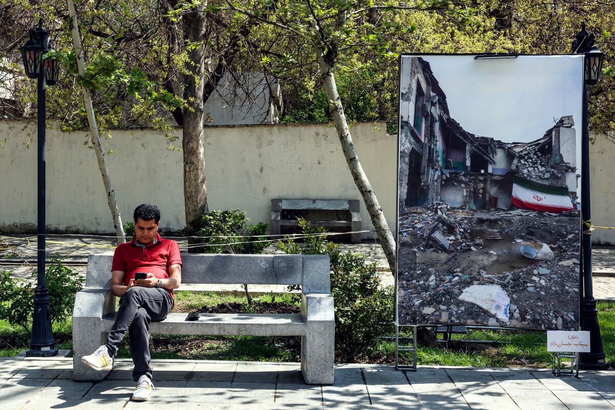 Techmeme: Iran's internet blackout, which costs an estimated $80M per day in economic damage, is dividing its military and civilian government, which opposes the measure (Patrick Sykes