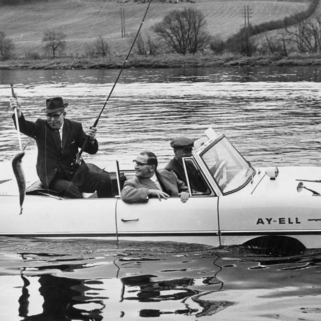 Vintage Cars That Look Almost Unreal: The Strangest Designs from the 1900s to 1960s · Flipso