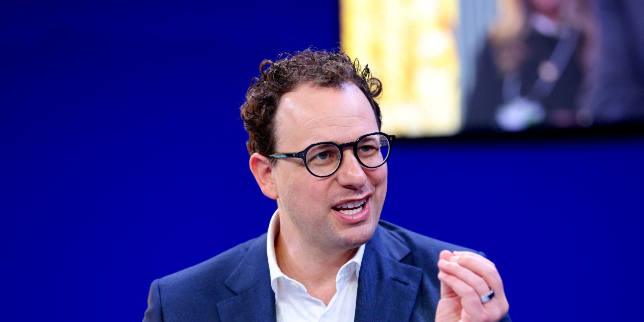 Techmeme: Sources: the White House opposes Anthropic's plan to expand access to Mythos to 70 additional companies and organizations because of concerns about security (Wall Street Journal)