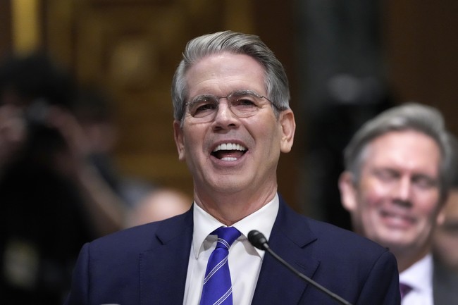 Bessent Sounds Off on Jerome Powell: Staying at Fed 'Flies in Face of Tradition'