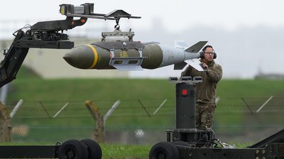 US greenlights bomb deal for Ukraine — RT World News