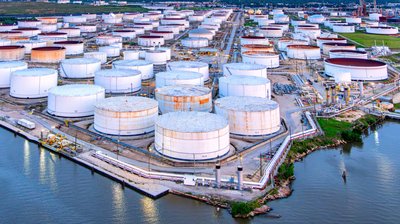 World oil reserves drain at record pace – Bloomberg — RT World News