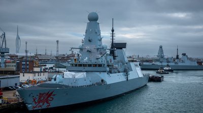 Britain expands Hormuz mission as Starmer faces calls to quit — RT World News