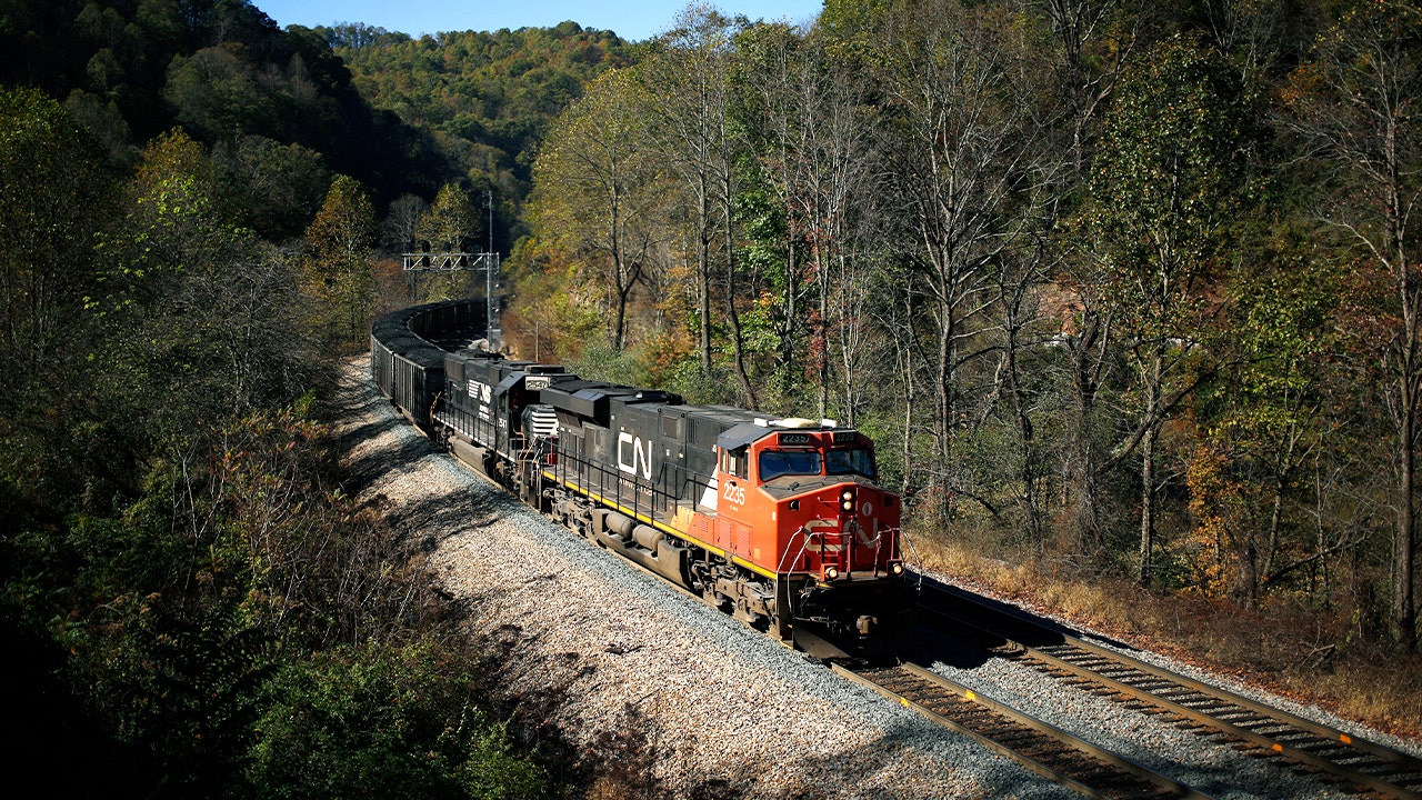 Small-town Virginia mayor reportedly arrested for allegedly showing up drunk to train derailment