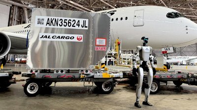 Airport robots handle baggage in Tokyo trial