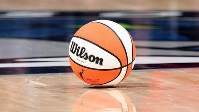 Minnesota Lynx home opener moment of silence for ICE shooting victims drowned out by anti-ICE chants