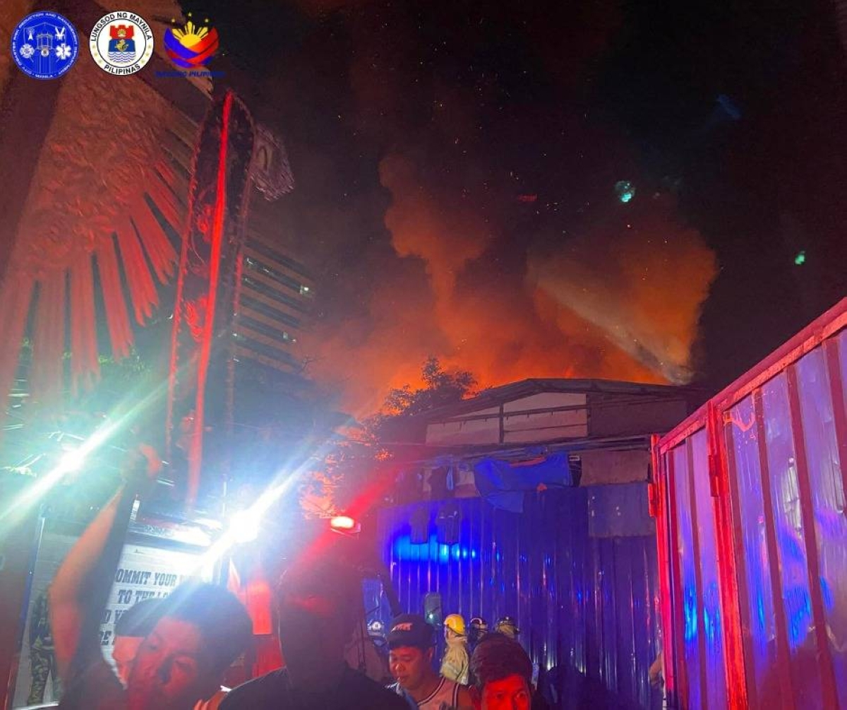 Fire hits residential building in Manila